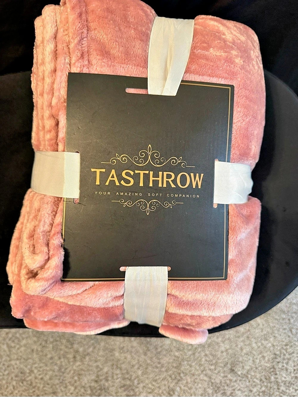 TASTHROW Plush Pink Blanket NWT